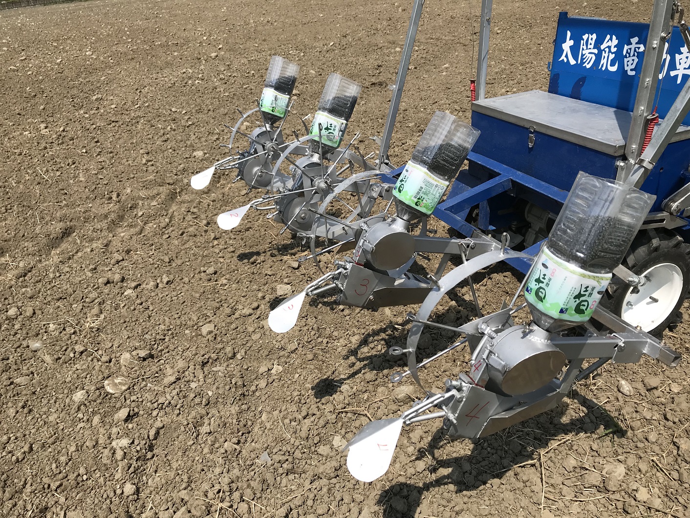 小面積栽培省工利器附掛式雜糧播種裝置每小時完成半公頃- 農傳媒