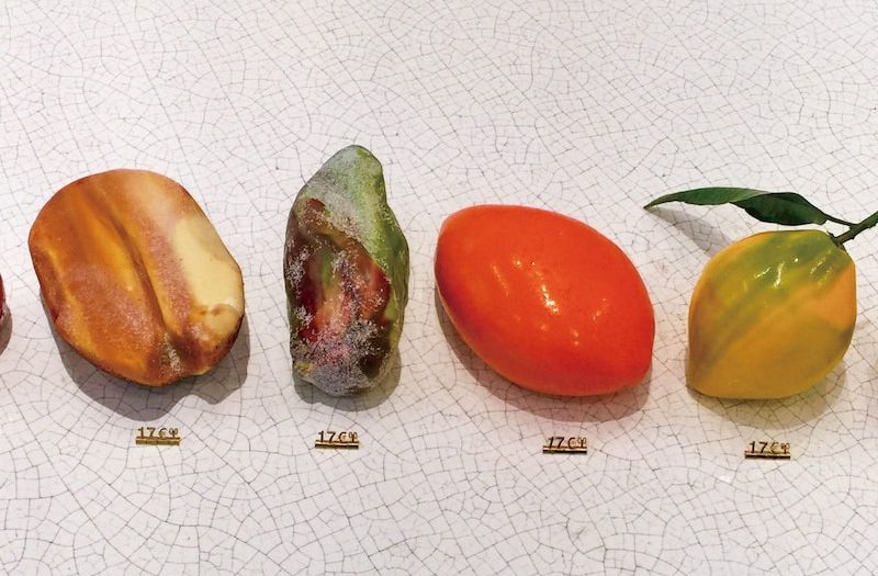 Cédric Grolet的甜點Trompe l'oeil在二〇二〇年時一個十七歐，二〇二五年一個十八歐，相較於烏俄戰爭後歐洲通貨膨脹的物價上漲，Cédric Grolet的甜點價格漲幅不算太大。