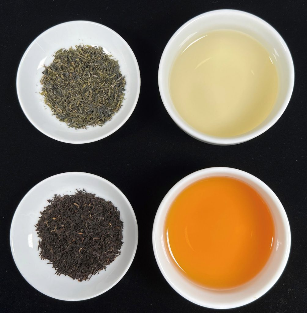 臺茶26號無論製成紅茶、綠茶都適合。左上、左下分別為速萃綠茶及紅茶茶乾，右上、右下為速萃綠茶及紅茶茶湯。