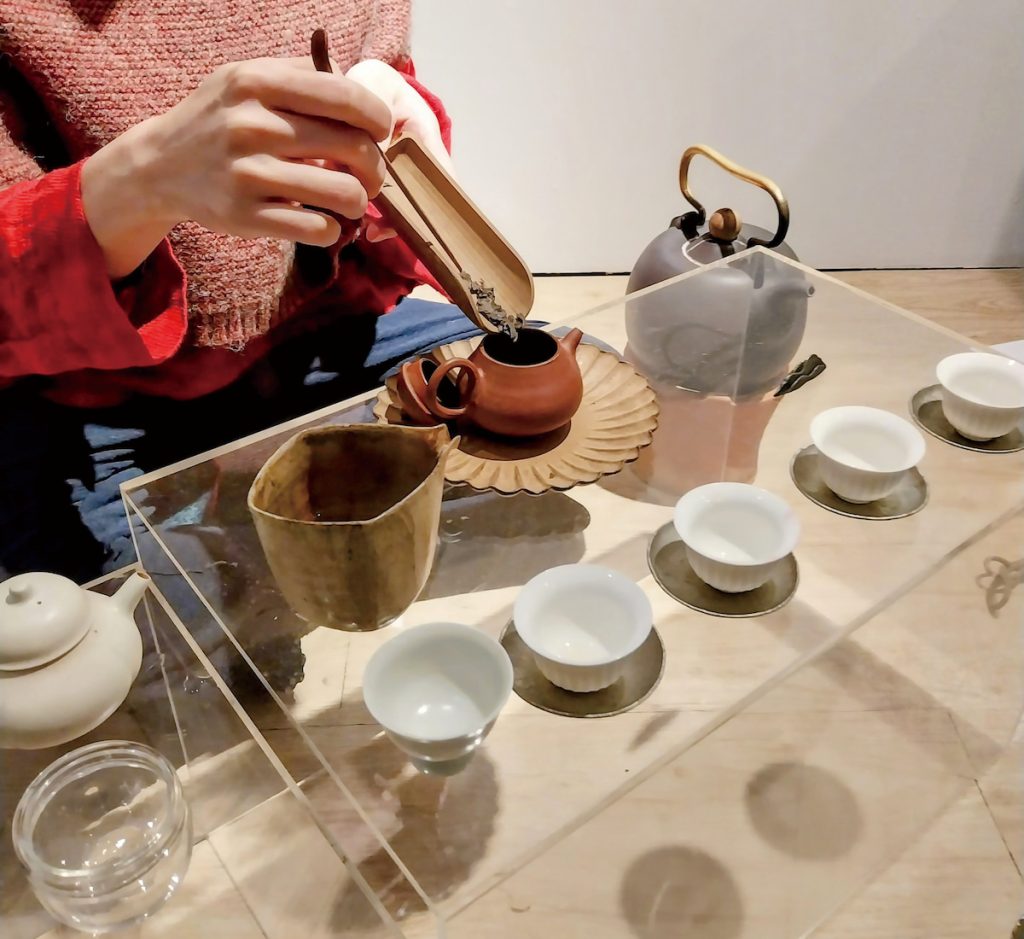 無事生活展覽開幕茶會的茶席一景。