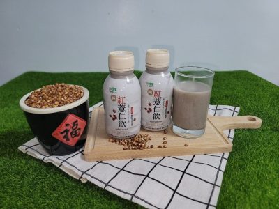 全榖紅薏仁製程的薏仁漿，具機能性飲品保健潛力。（照片提供／農業部臺中農業改良場）