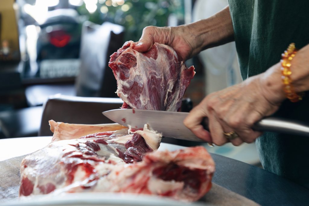 國產羊肉因為飼養過程差異，比起進口羊肉幾乎沒有腥味，是優勢之一。（攝影╱郭宛諭）