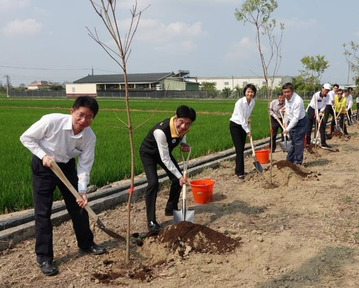 企業認養植樹活動，讓農田水利設施兼具節能、減碳與永續價值。