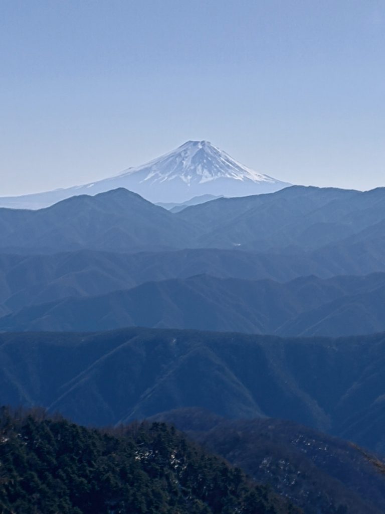 天氣實在太好，手機就能把富士山拍得一清二楚。