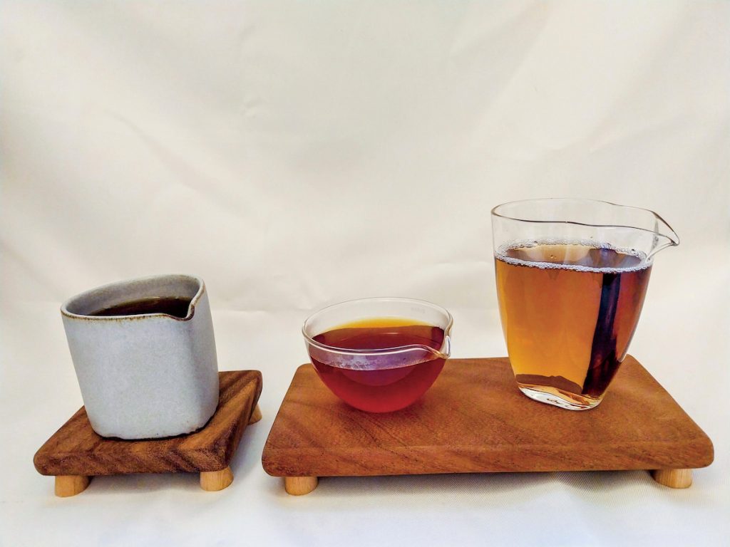 玻璃茶海可以欣賞茶湯顏色，非玻璃的則欣賞器物本身。