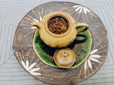 若壺承夠大，可以兼具方便壺蓋的放置。