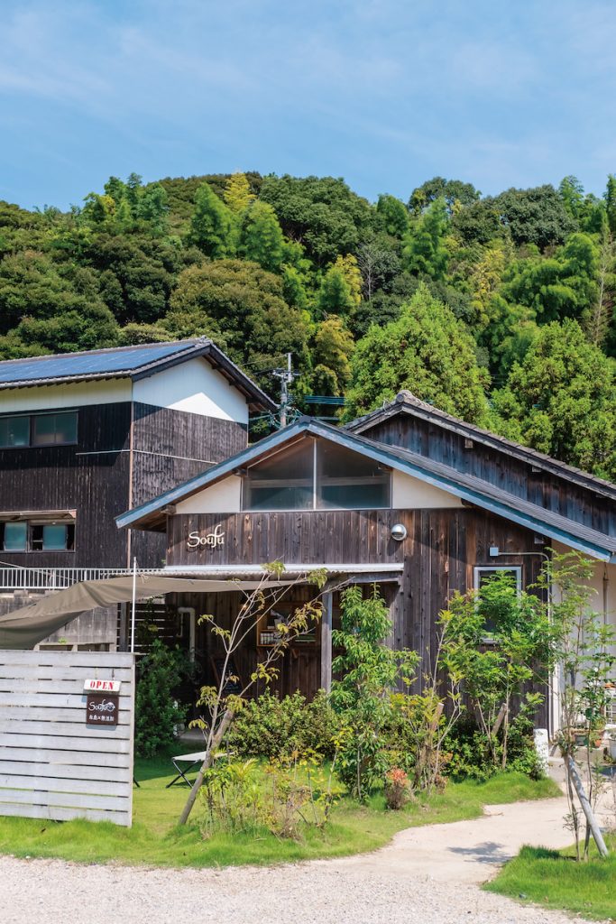 拓真一家人經營的「糸島手作工房 爽風」外觀。