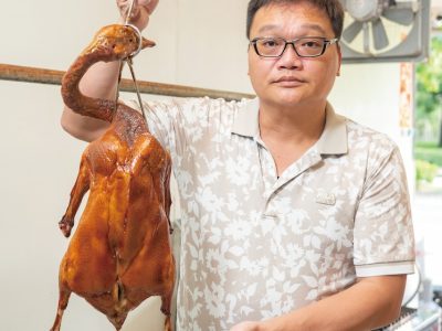 自2018年4月22日開業以來，黃修量的鵝庄已走過7個年頭。店裡的招牌菜燒鵝、鹹水鵝與茶鵝是饕客必點的3道招牌菜。