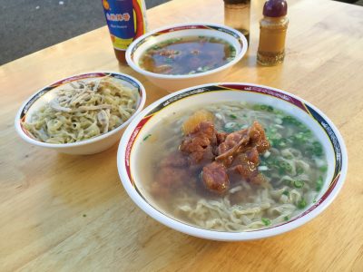 現在已經閉店的澎湖案山排骨麵，曾經是我們家假日午餐常吃的人氣麵店。