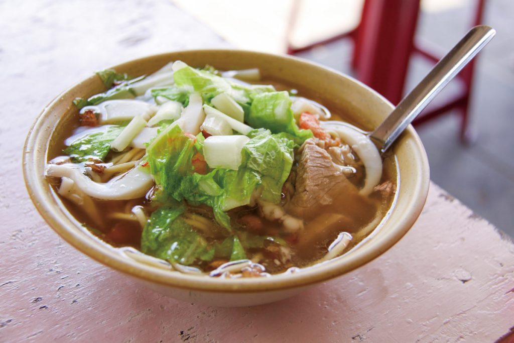 父親從小吃到大的拇指麵，隨季節變換食材，料好實在，是當地人的共同回憶。