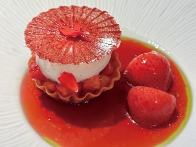 Le Gabriel的甜點。餐桌的藝術之完美靠的不只是Chef，餐廳侍者和客人也是參與者。
