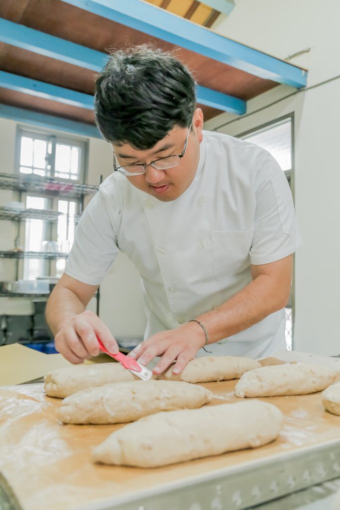林家興分擔父兄志業,主要負責麵包端製程研發。