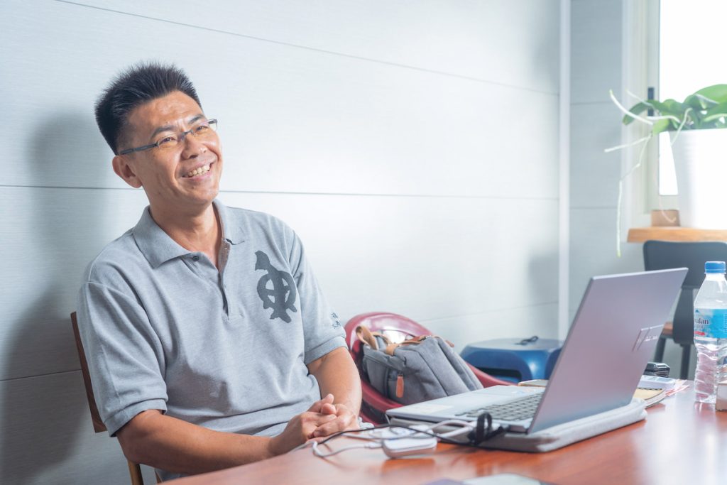 賴玨光不僅在臺灣有自己的養殖場,他還在多家國際企業擔任養殖顧問,對於全球水產養殖的趨勢有獨到見解。