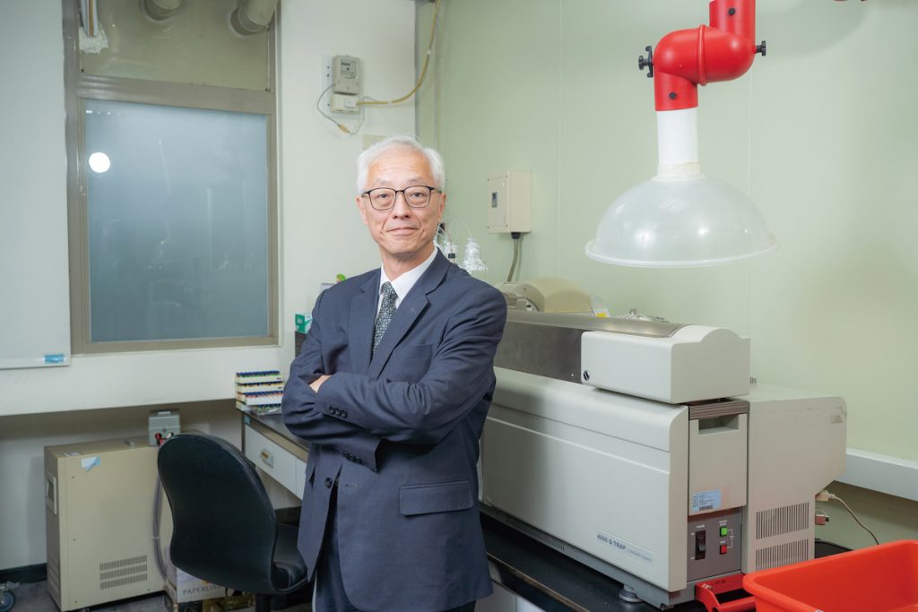 海洋大學副校長冉繁華說:「我們應該釐清且正視養殖蝦產業的困境,重新找到立足世界的利基點。」