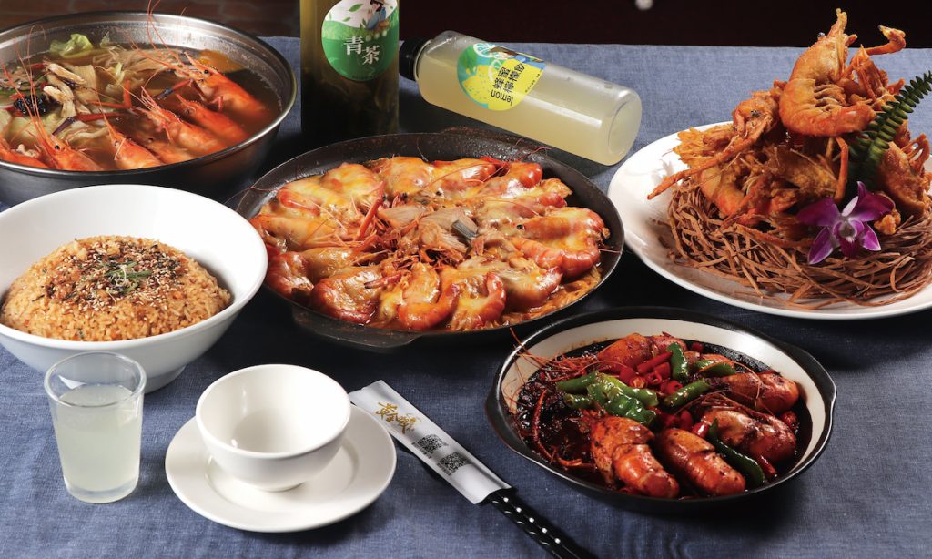 黃金蝦的菜單大量使用屏東在地農產品，蜂蜜檸檬飲也選用九如當地盛產的檸檬。