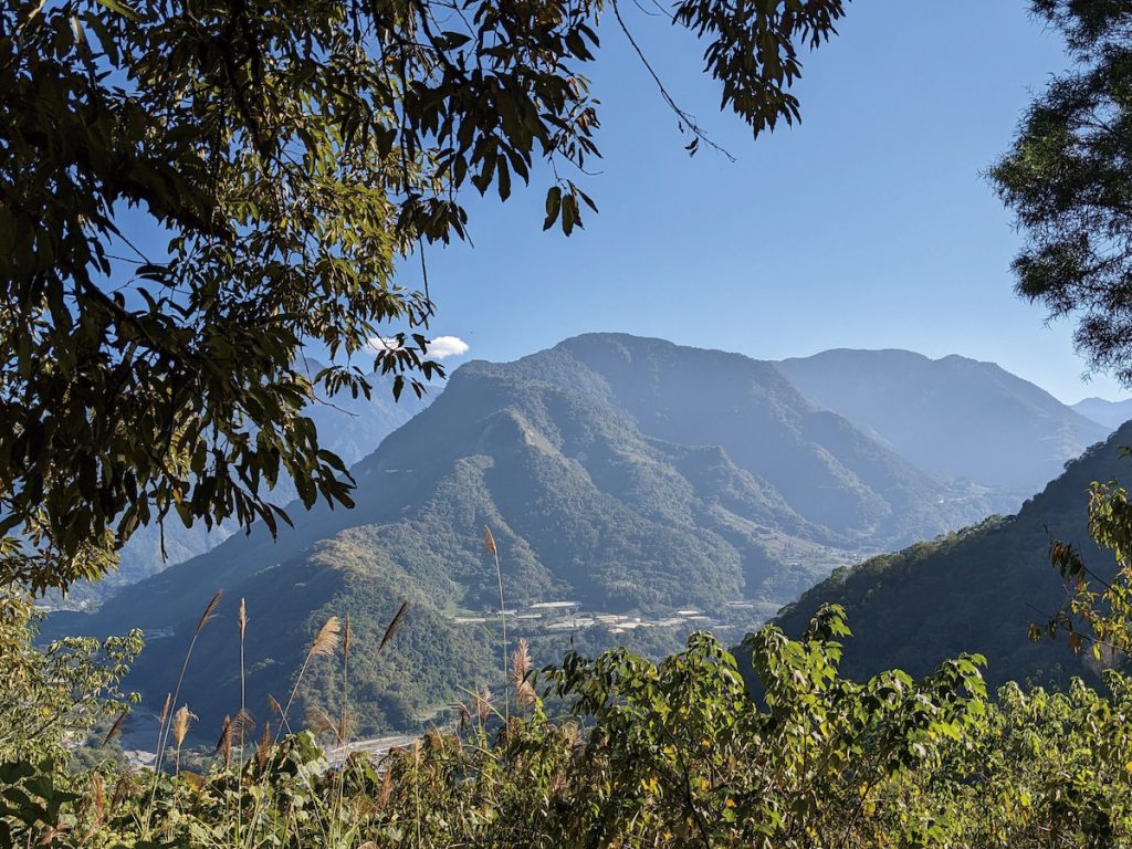 位於中央山脈附近的景致，當地布農族所取的地名很多都與植物有關。