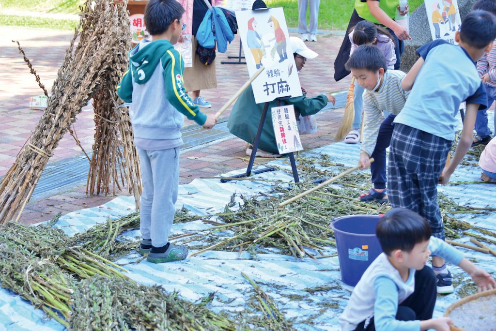 臺南農改場的農畜聯合開放日認識胡麻體驗活動。(圖片提供╱臺南農改場)