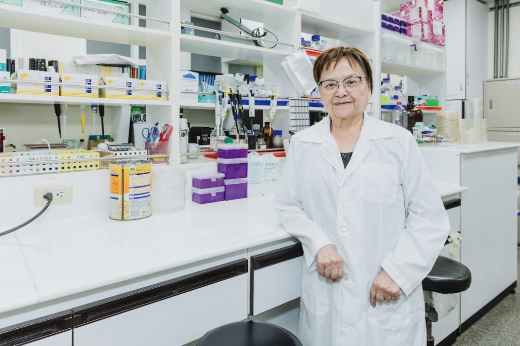 羅竹芳任職的前瞻蝦類養殖國際研發中心,擁有兩間獲得ISO17025認證的世界動物衛生組織的蝦類疾病參考實驗室,分別負責全球蝦類肝胰腺壞死病與蝦白點病防疫策略開發與應用服務。(攝影/薛穎琦)