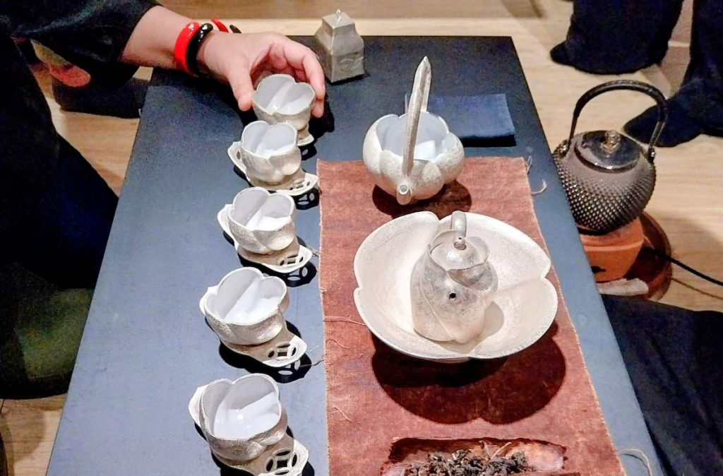 「文場」提供花時間坐下試茶的空間。