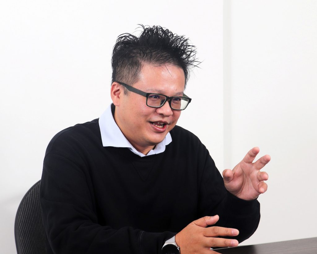 蔡俊彥講起水草,眼神發亮,如數家珍。