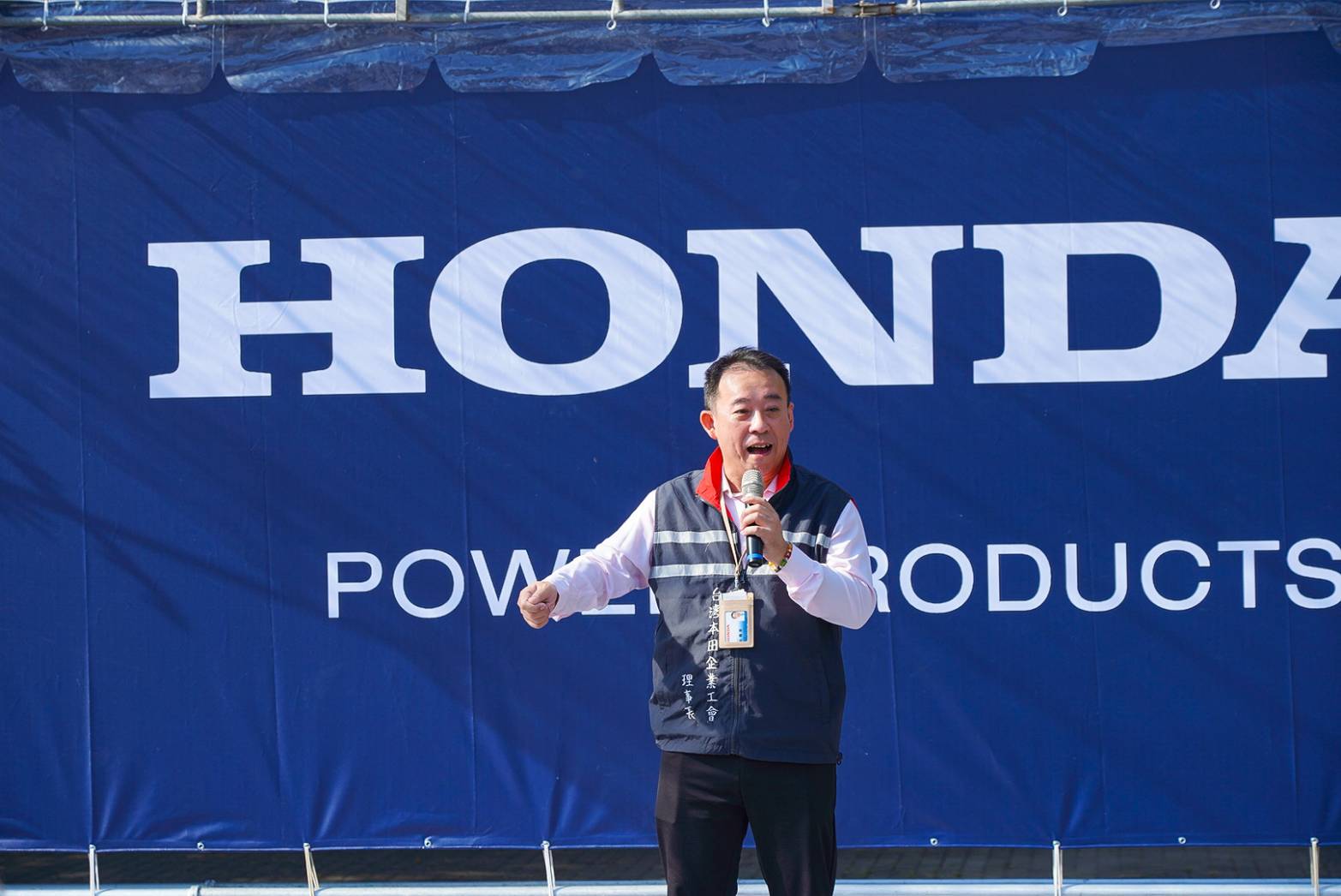 孫傳泰希望能透過農機體驗活動直面農民。(吳尚鴻攝)