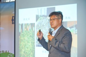 陳建良善用農副產品作為肉牛飼料，並達到農畜產業循環。（攝影／吳尚鴻）