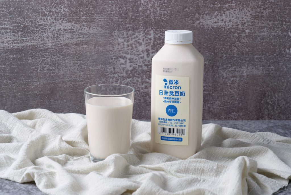 國人習慣喝的豆漿,蘊含食品工業因應國際趨勢、法規等因素變遷而做出變化、調整的各種可能。(攝影╱王志元)