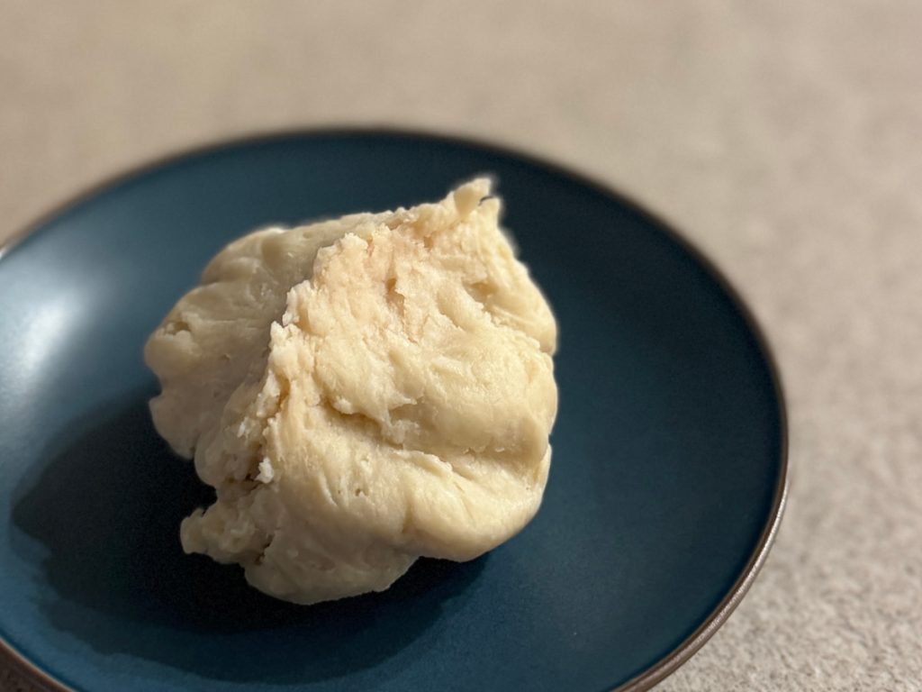 如胚土般柔軟濕潤的清酒粕。