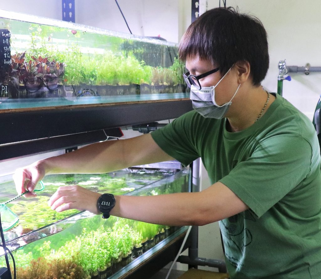 公司目前約有三十名員工,每天出貨四百至五百件。