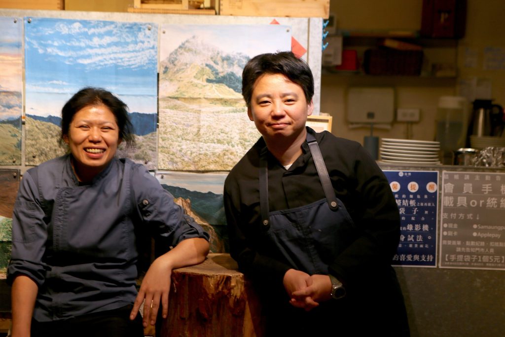 呂甯期（左）發起「百場客座」餐宴，第二場與林曉彤（右）舉辦法式料理對決。（攝影／孫維揚）