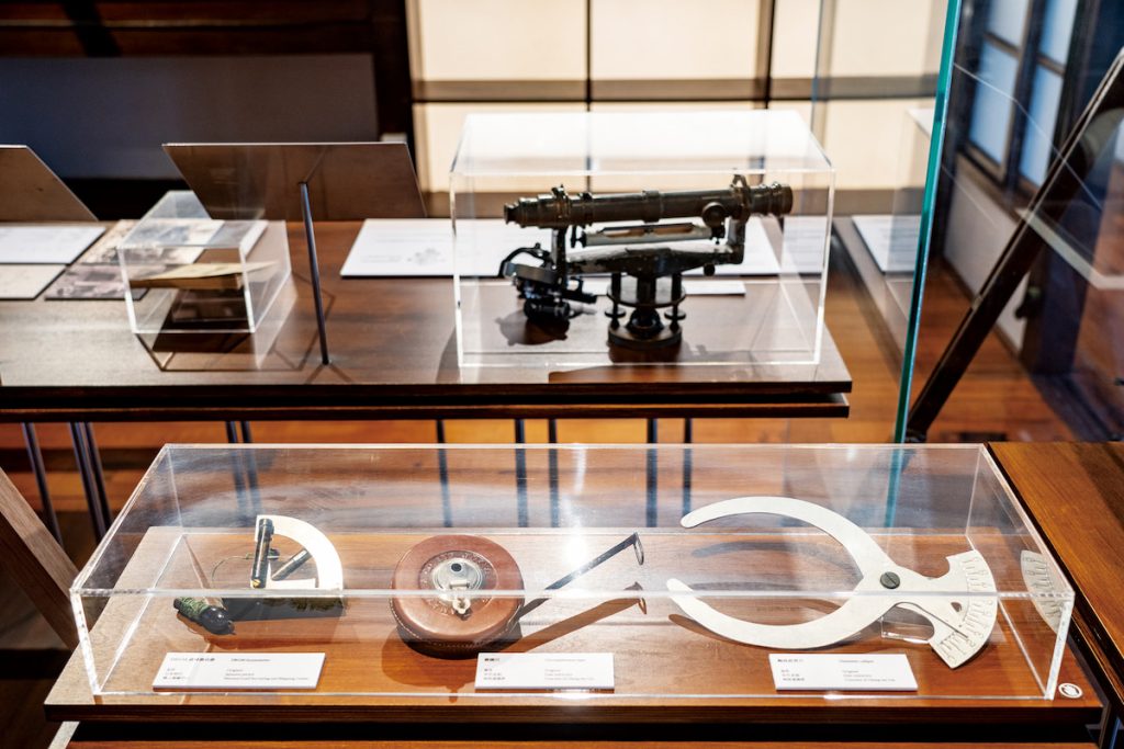 日治時代林業人調查、測量森林的儀器與工具。(攝影/吳尚鴻)