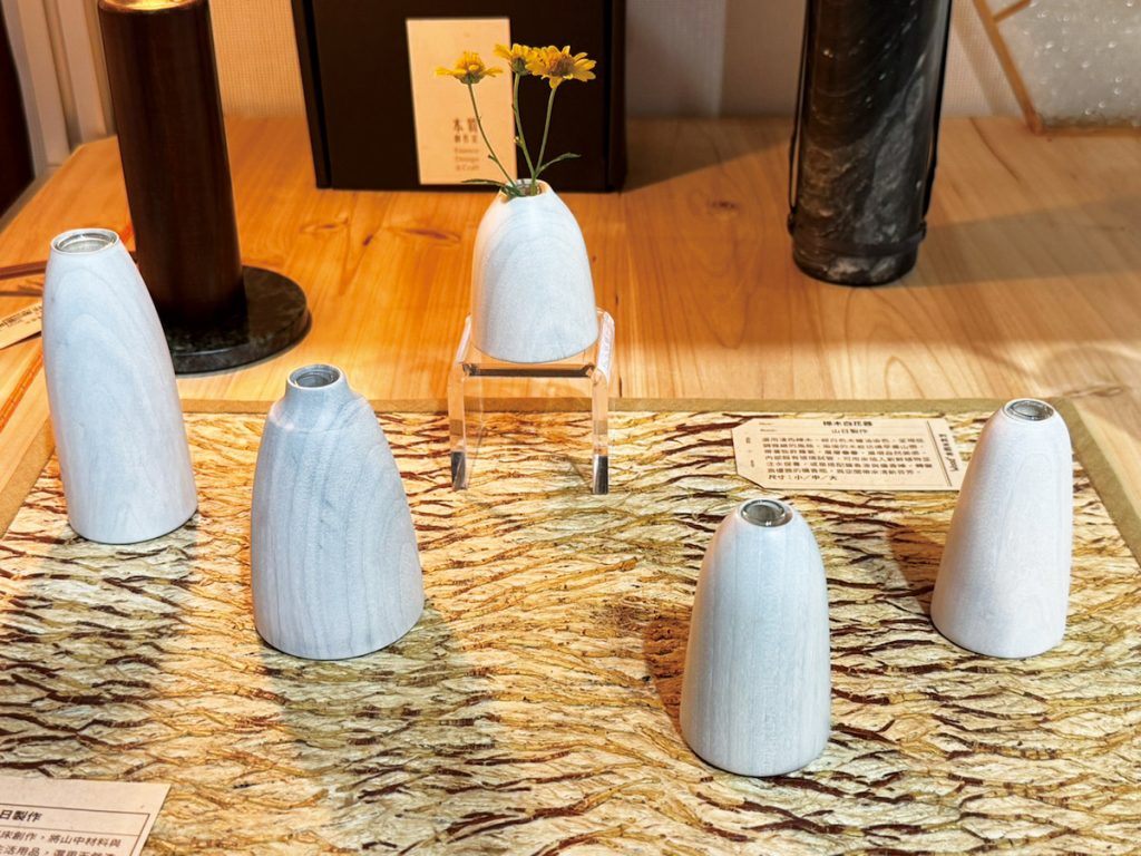 樟樹製成的工藝品。(攝影/吳尚鴻)