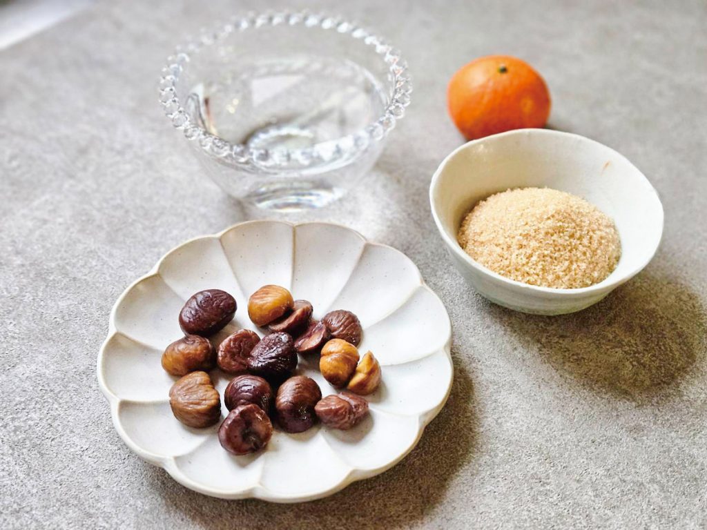 糖煮栗子　食材：市售熟甘栗一包70g　50元／二砂或冰糖60g　約5元／水一小碗約200毫升　0元