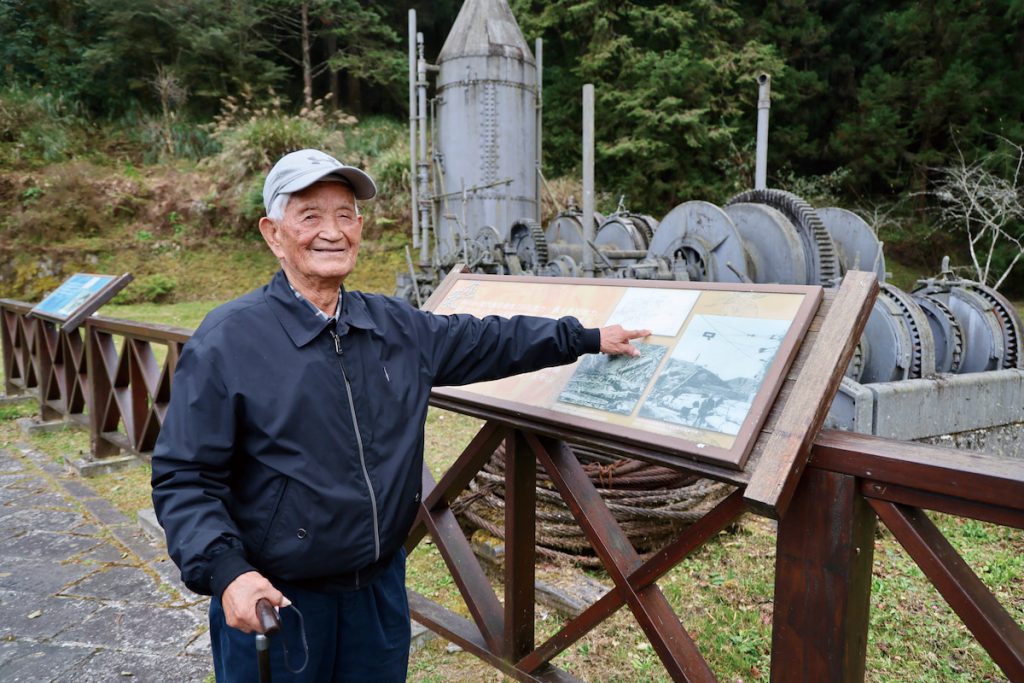 集材機的解說牌上的手繪插圖,正是出自陳清祥先生的繪製。