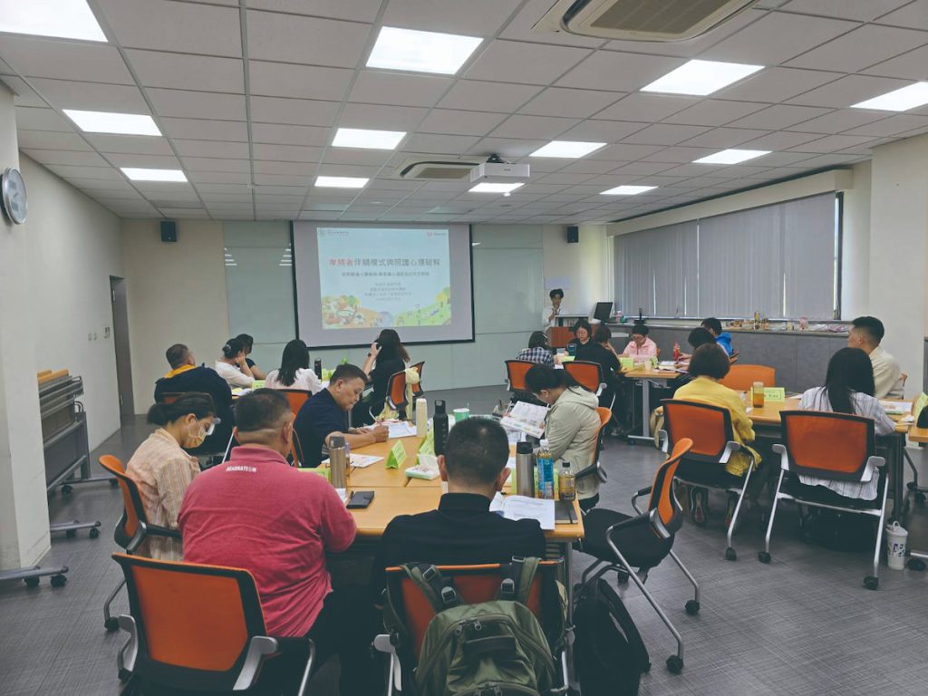 每年食品所會舉辦工作坊,協助有意開發銀髮食品的業者提供導引,節省廠商的研發成本。