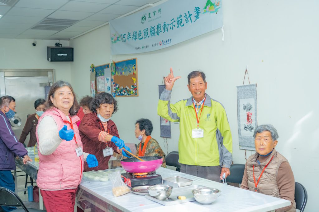 綠照站設計多元活動，為長者生活增添色彩，也成為他們期待的事情之一。（攝影／吳尚鴻）