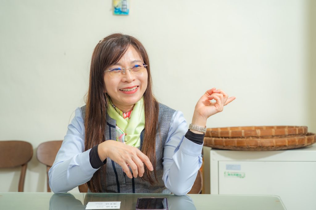 彰化區漁會推廣部主任黃姿菁說，農漁村面臨超高齡化，希望藉由綠照業務讓年長者活到老學到老。