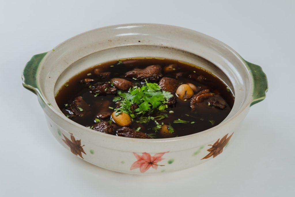 橄欖老菜脯雞湯，初入口微酸，而後溫潤回甘。