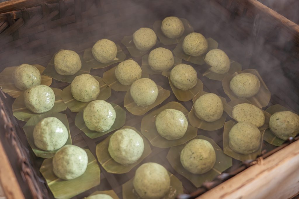 米香在蒸氣中散開,廚房也瀰漫著溫熱的香氣。