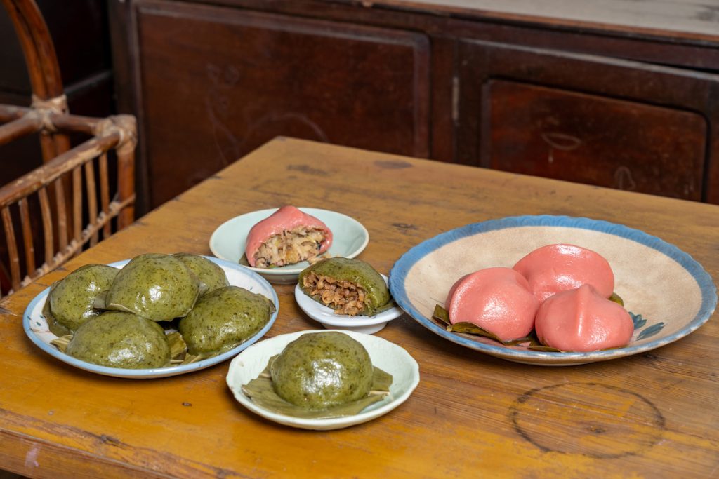 簡樸卻不簡單的艾粄與豬籠粄上桌。