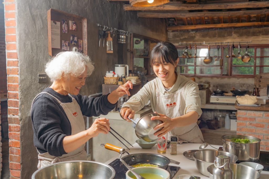 先民的智慧與族群間情感的暖意,在雙口呂廚房不斷交流和互動。