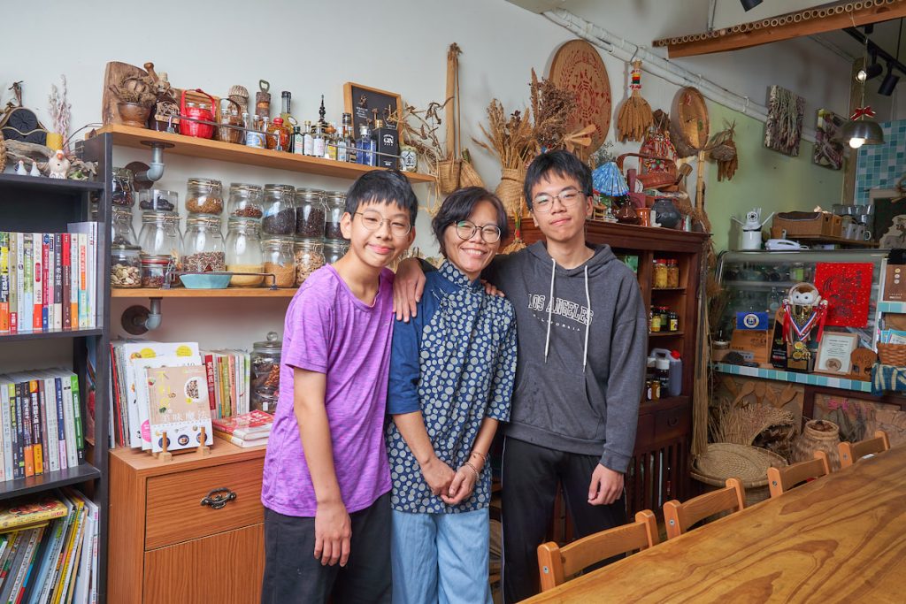 兩個兒子深知媽媽的好手藝,要求她一定要留下食譜傳家。