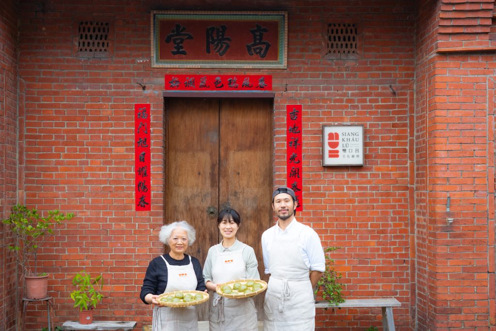 透過阿姨傳授技術,雙口呂教學,讓臺灣粄食深入更多人生活。