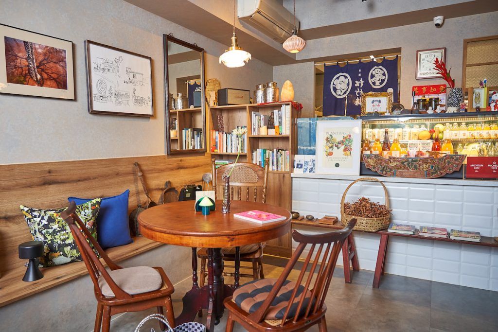 季風的裝潢，希望客人如同在家，輕鬆舒服地品嚐客家菜。