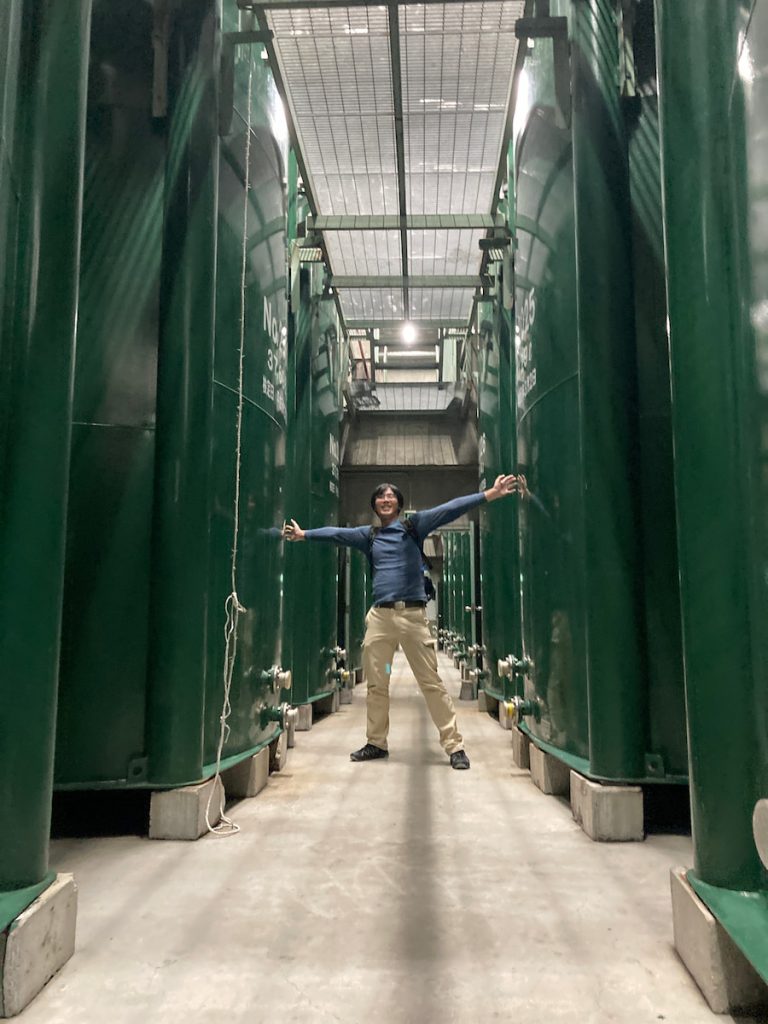 為累積清酒專業知識,任永旭曾赴日本多間酒廠見學,包括位在兵庫縣、超過500年歷史的劍菱酒造。(圖片提供/任永旭)