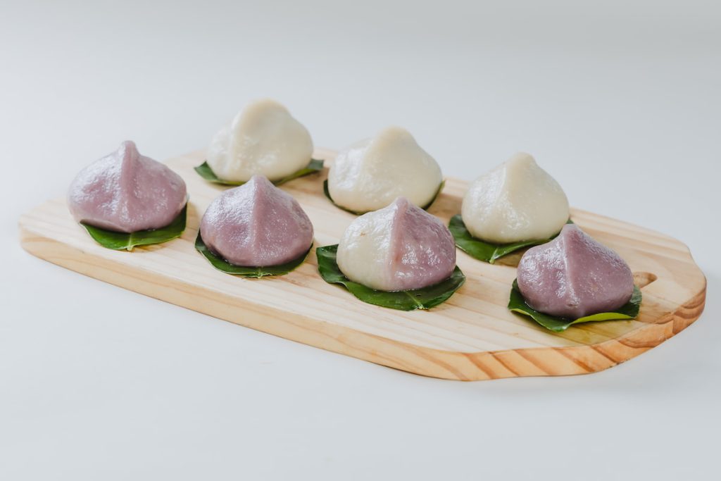 冷泉米豬籠粄外皮香又Ｑ彈，內餡是炒過的蘿蔔絲。