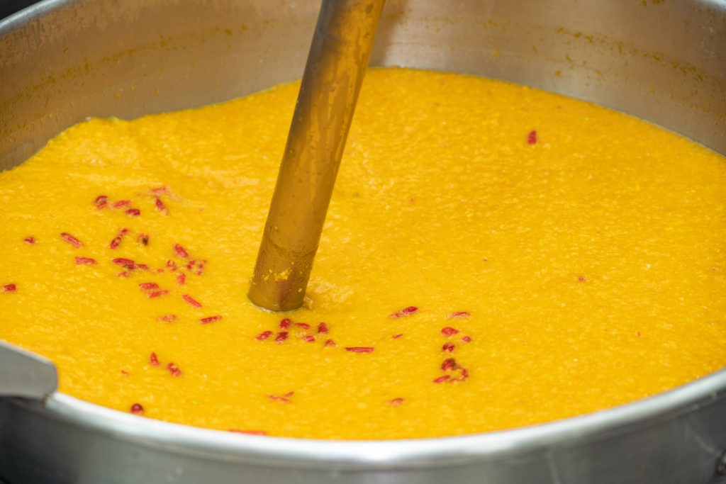 為了讓風味層次立體，加入微量辣椒。