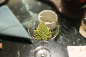 胡蘿蔔葉做成餅乾，甜而沒有草腥味。（攝影／孫維揚）