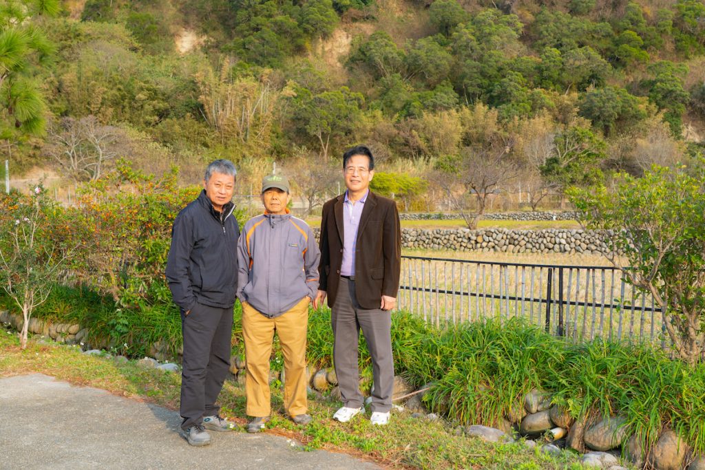 稻鴨庄執行長蕭明宏、協會理事長陳永金、稻鴨庄庄主李清彰（由左至右），一同攜手在苗栗縣苑裡鎮深耕20年，為稻鴨庄打下深厚基礎。（攝影／吳尚鴻）