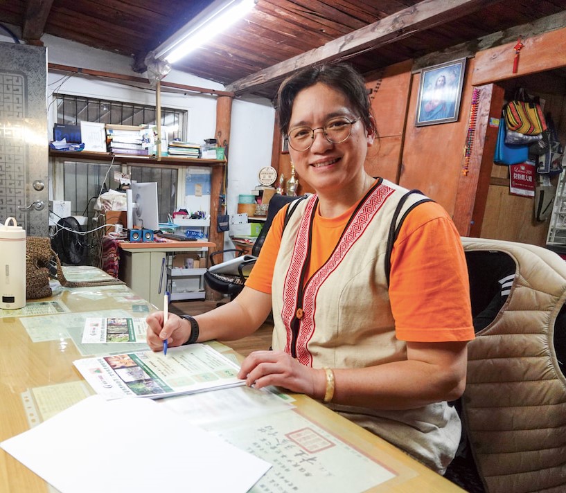 從會計回鄉經營達基力部落屋的郭淑娟。